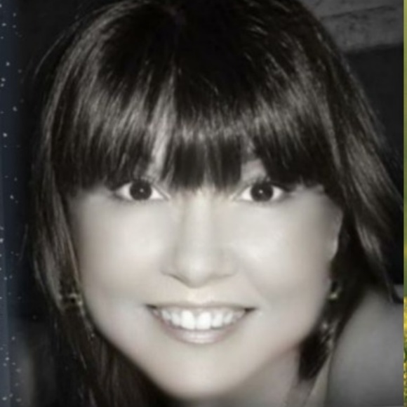 Meet Your Posher Kim! - Picture 2 of 7